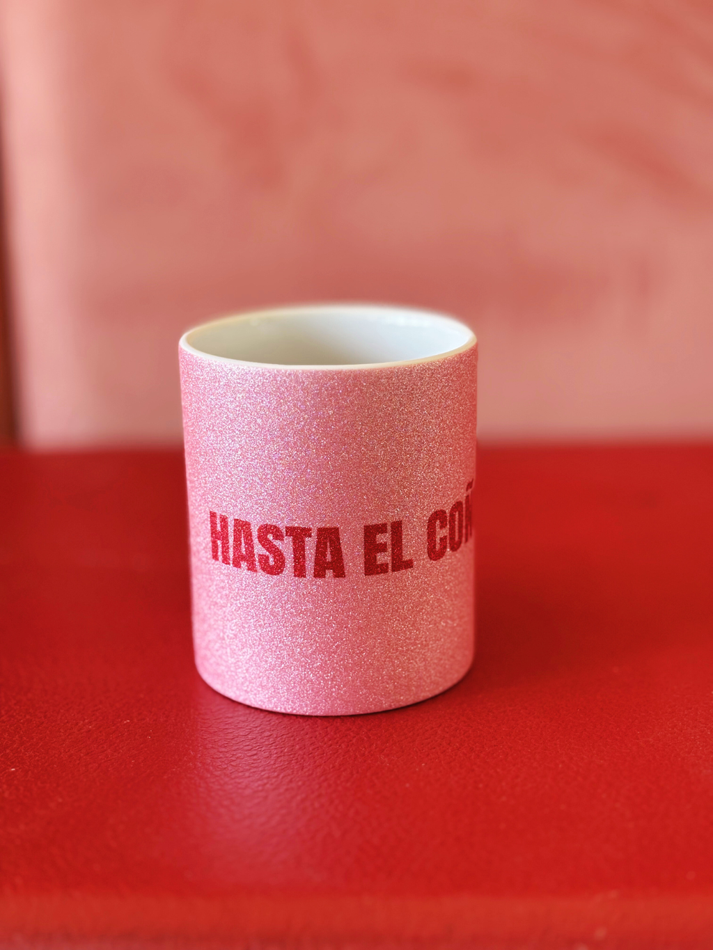 Taza rosa hasta el coño